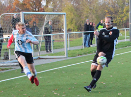 Axel Everding flankt gegen Motor