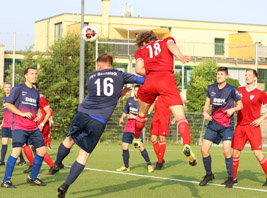 Felix Kirschten köpft zum 2:1 für Turbine ein (Foto: R. Antes)