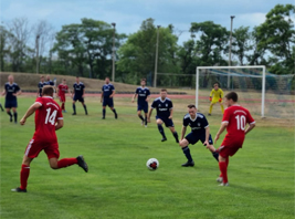 Kemberg (rot) drängt Turbine in die Defensive