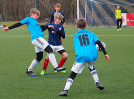 2:1 gewinnen unsere C2-Junioren (dunkelblau) gegen Rotation Halle