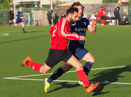 Sascha Gerber im Laufduell mit Arif Sikh