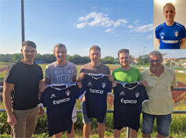 Moritz Alicke (2.v.l.), Johann Kowalewicz (3.v.l.), Nico Kuske (4.v.l.) und Tim Umlauft (oben rechts) wechseln auf den Felsen