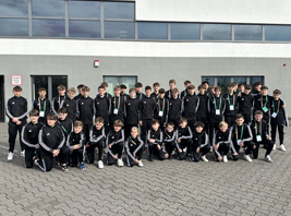 44 Felsenkicker führten die Choreographie zum U21-Länderspiel des DFB gegen Israel durch