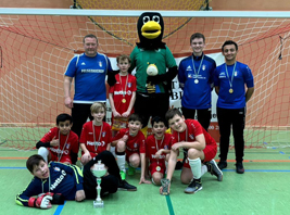 Unsere E1-Junioren gewinnen das Hallenturnier des SV Merseburg 99