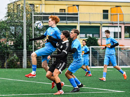 Unsere U19 (blau) gewinnt 2:1 gegen Union Sandersdorf (Foto: Platzszene)